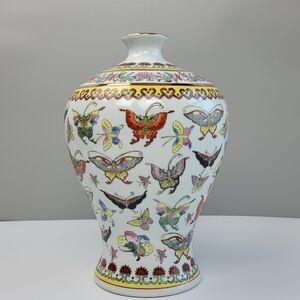 vintage Chinese Hundred Butterflies Vase
